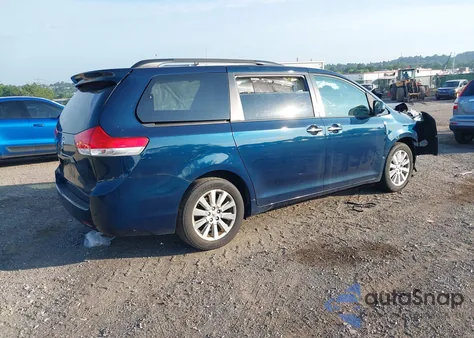 2012 Toyota Sienna Xle 7 Passenger z USA, uszkodzony, nr VIN 5TDDK3DCXCS047622